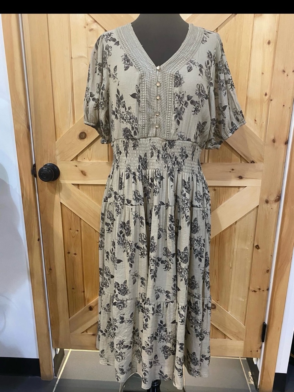 J gee gray black Floral Maxi bohemian Dress with Smocked Waist and V-Neck sz xl
